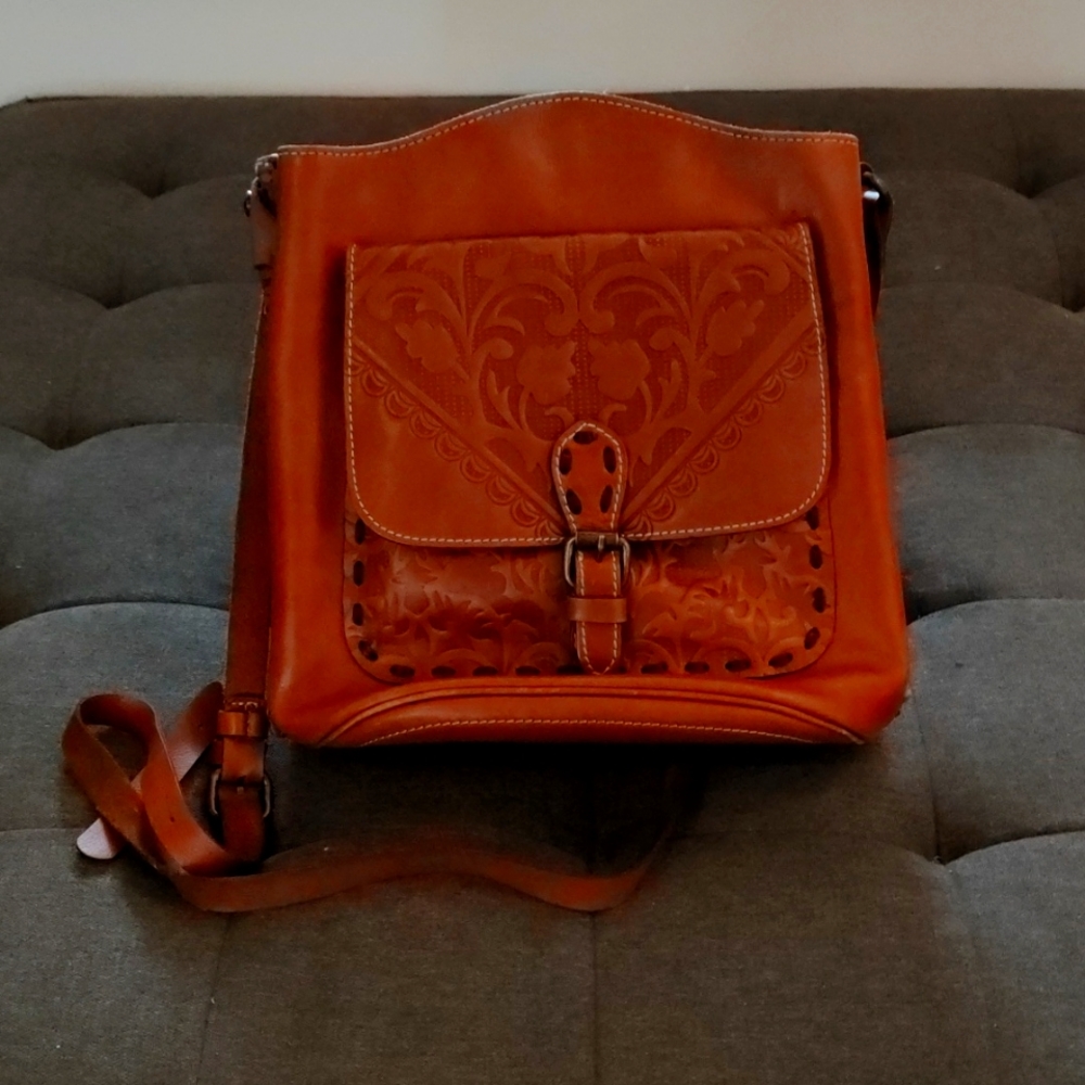 Patricia Nash Italian leather purse/bookbag/handbag with magnetic snap closure
